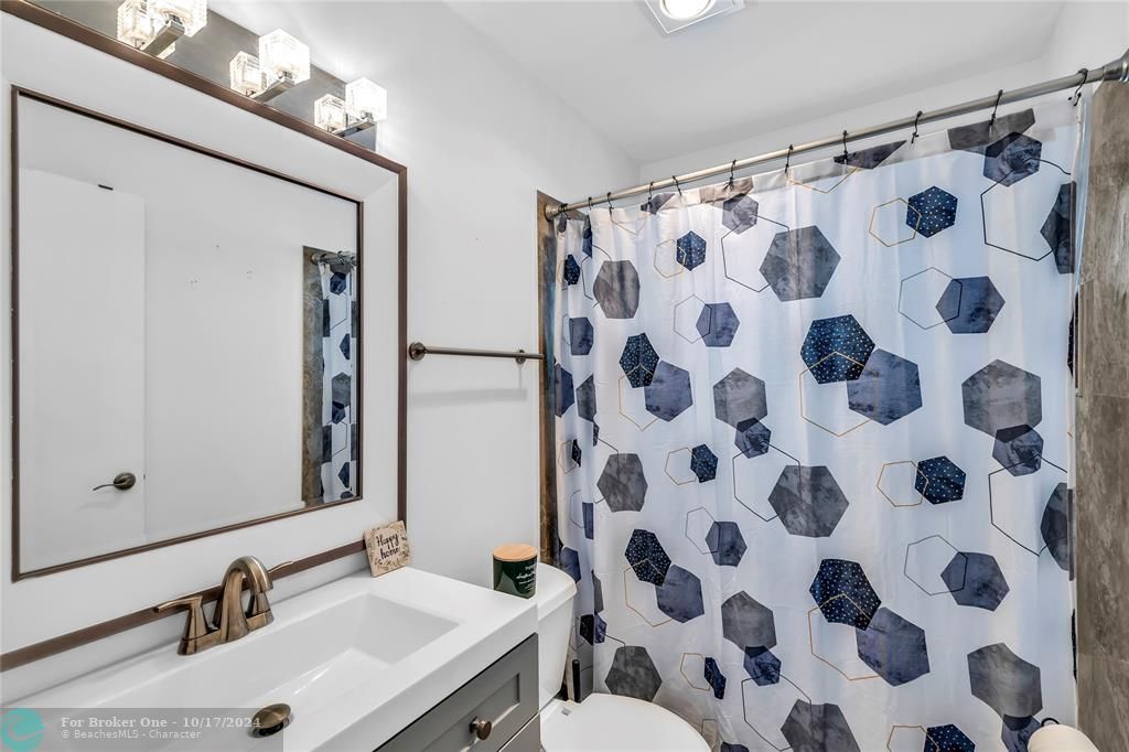 Active With Contract: $664,900 (3 beds, 2 baths, 1368 Square Feet)