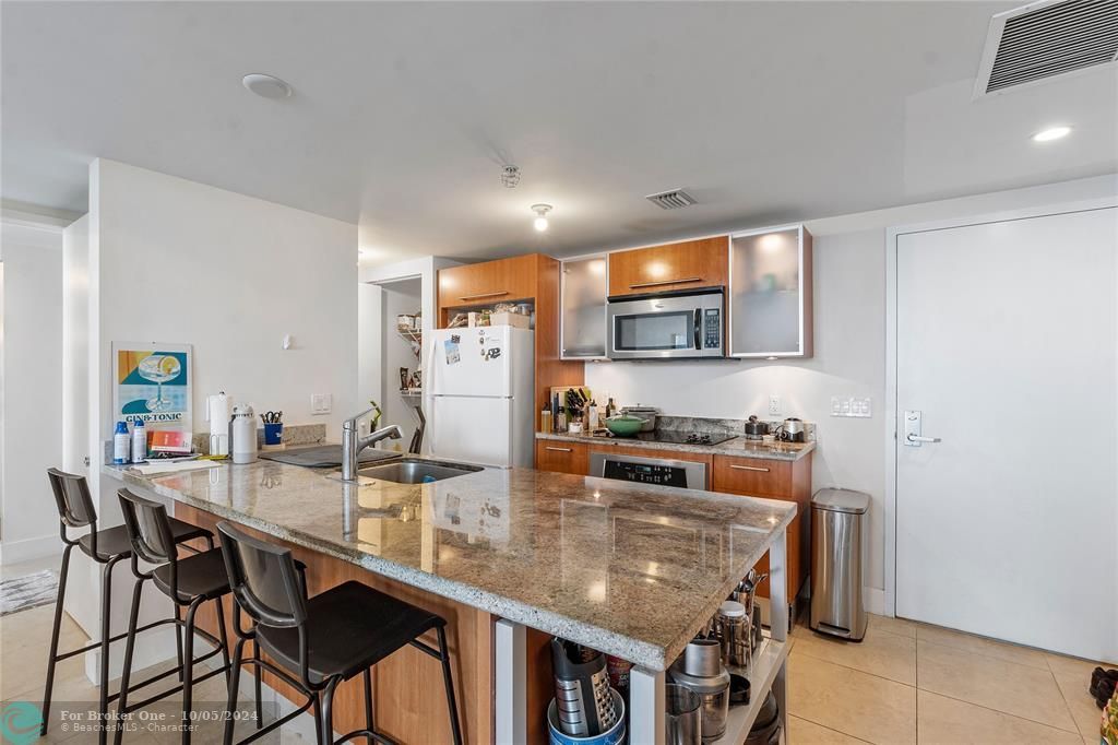 For Sale: $589,900 (2 beds, 2 baths, 1179 Square Feet)