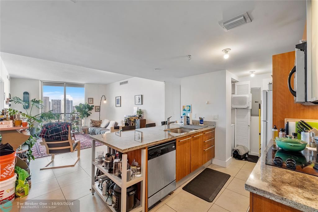 For Sale: $589,900 (2 beds, 2 baths, 1179 Square Feet)