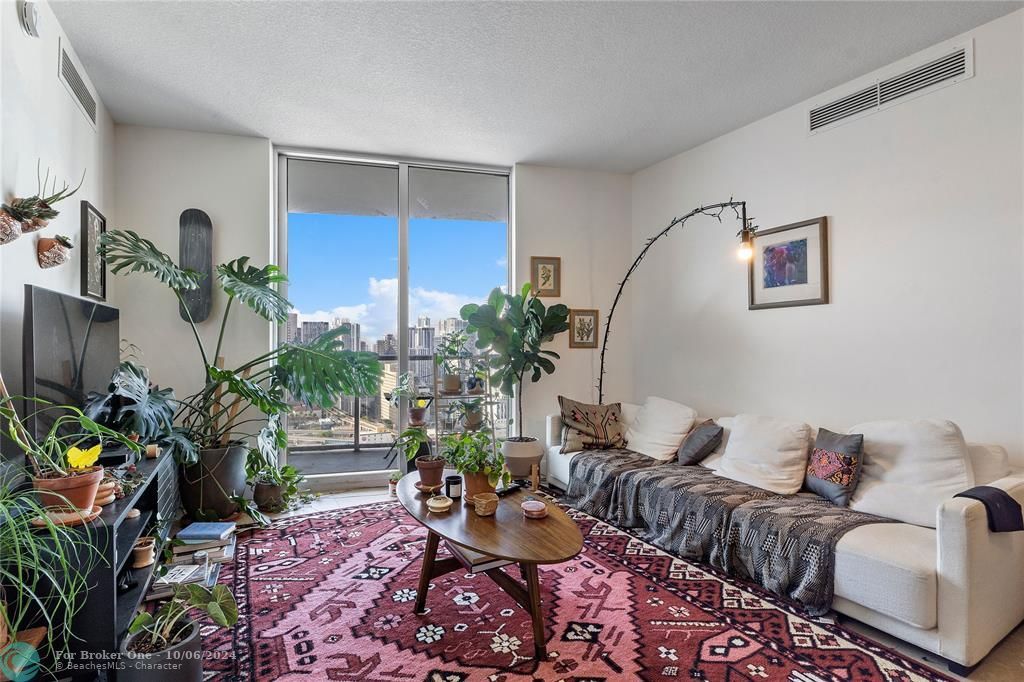 For Sale: $589,900 (2 beds, 2 baths, 1179 Square Feet)