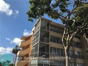 Active With Contract: $2,100 (2 beds, 2 baths, 1040 Square Feet)