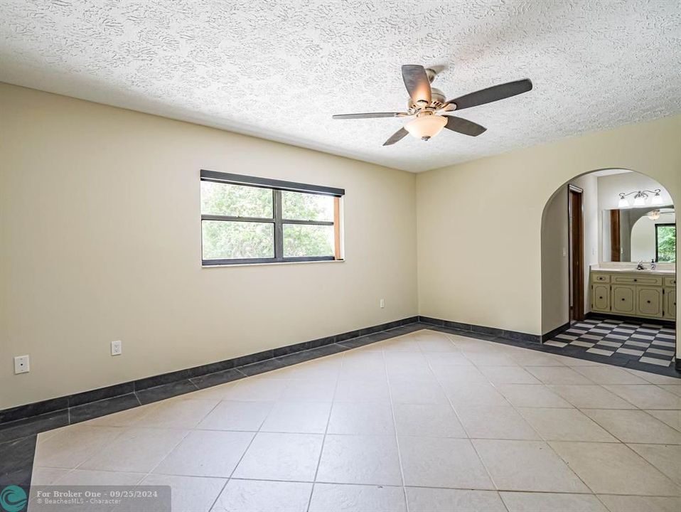 Active With Contract: $2,100 (2 beds, 2 baths, 1485 Square Feet)