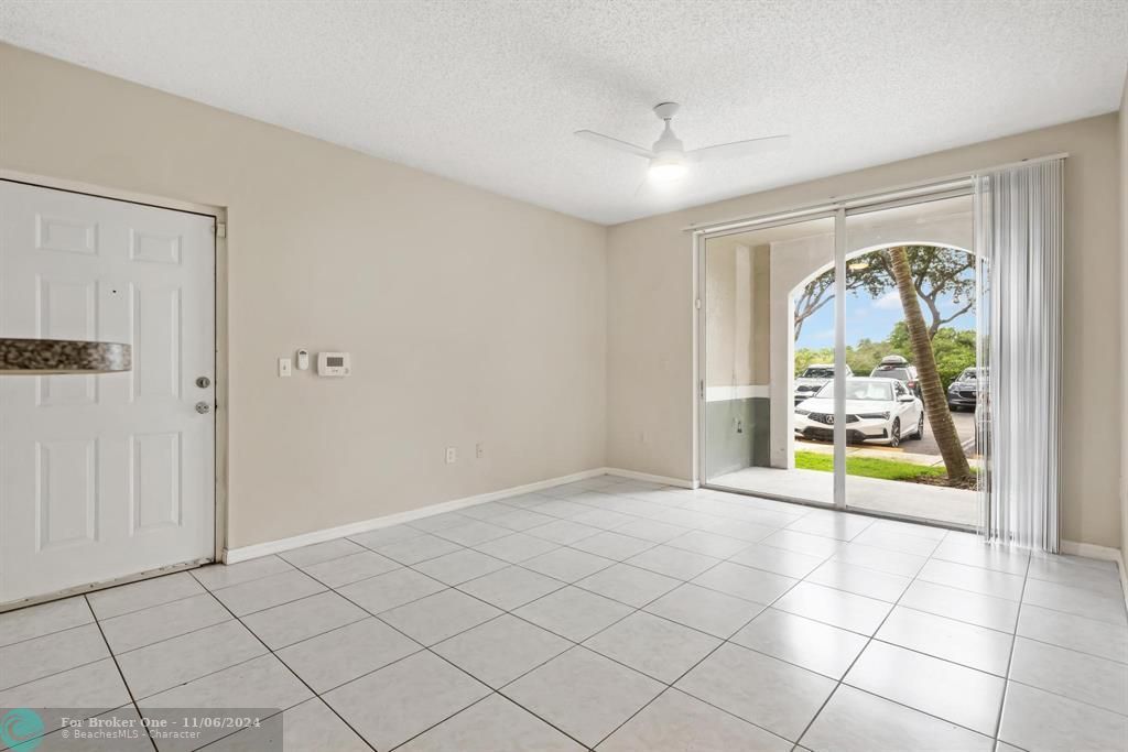 Active With Contract: $269,900 (2 beds, 1 baths, 847 Square Feet)