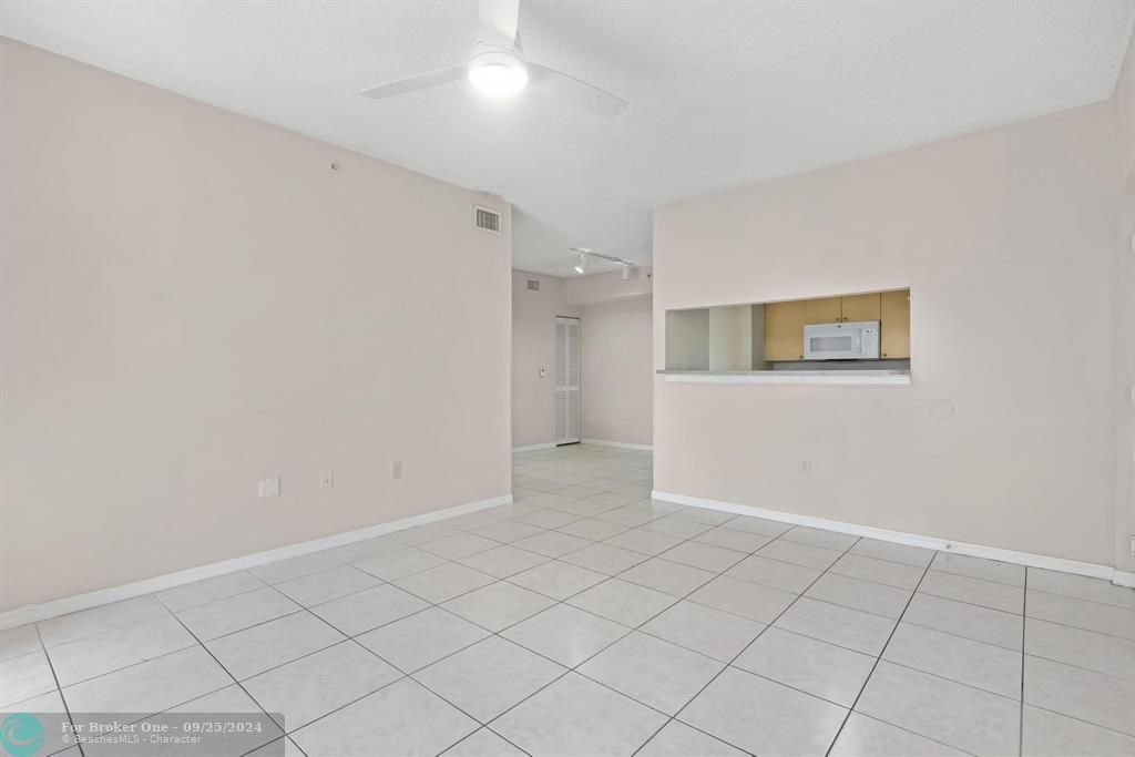 Active With Contract: $269,900 (2 beds, 1 baths, 847 Square Feet)