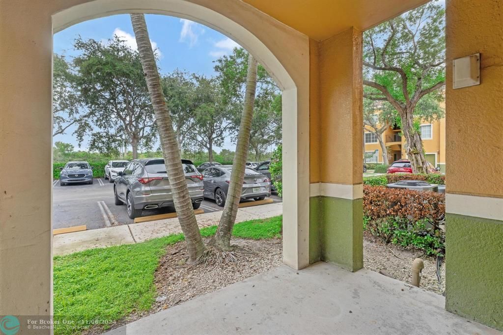 Active With Contract: $269,900 (2 beds, 1 baths, 847 Square Feet)