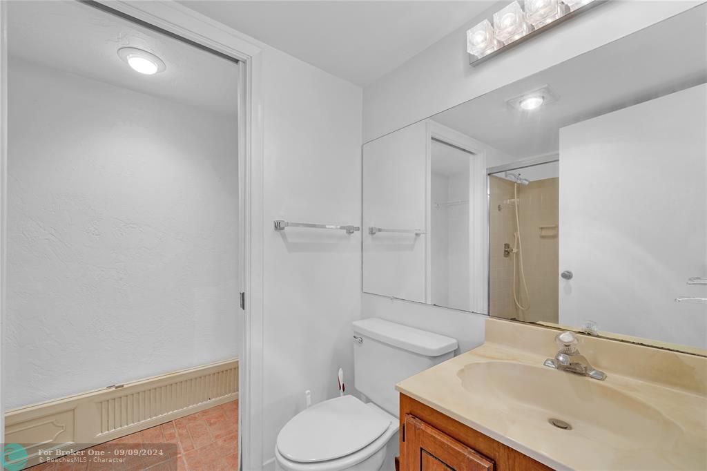 Active With Contract: $319,000 (2 beds, 2 baths, 1383 Square Feet)