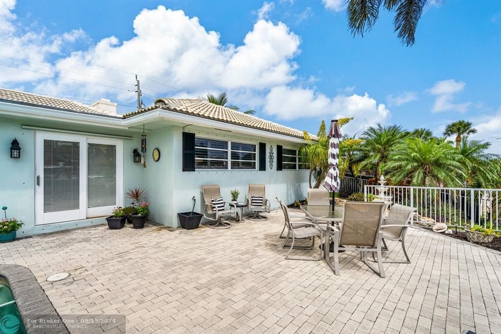 Active With Contract: $1,795,000 (4 beds, 2 baths, 2285 Square Feet)