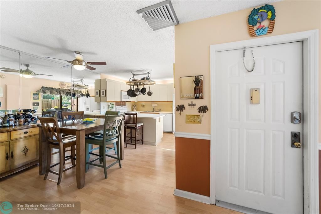 Recently Sold: $374,999 (2 beds, 2 baths, 1372 Square Feet)