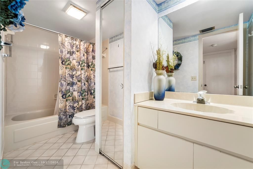 Recently Sold: $374,999 (2 beds, 2 baths, 1372 Square Feet)