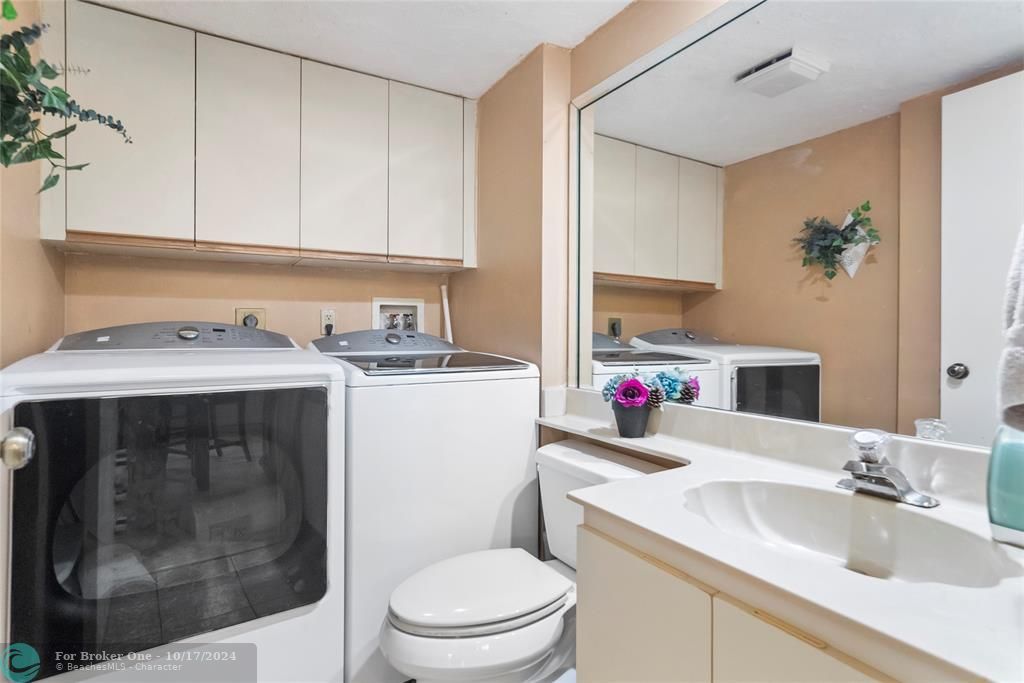 Recently Sold: $374,999 (2 beds, 2 baths, 1372 Square Feet)