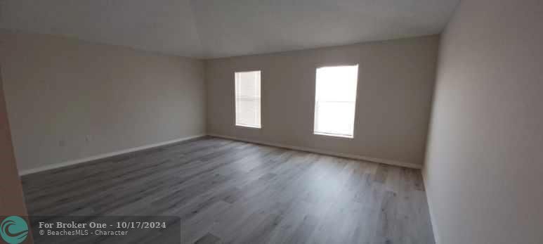 For Rent: $2,900 (3 beds, 2 baths, 2808 Square Feet)