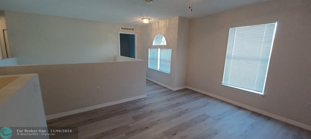 For Rent: $2,900 (3 beds, 2 baths, 2808 Square Feet)