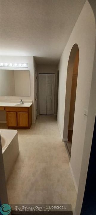 For Rent: $2,900 (3 beds, 2 baths, 2808 Square Feet)