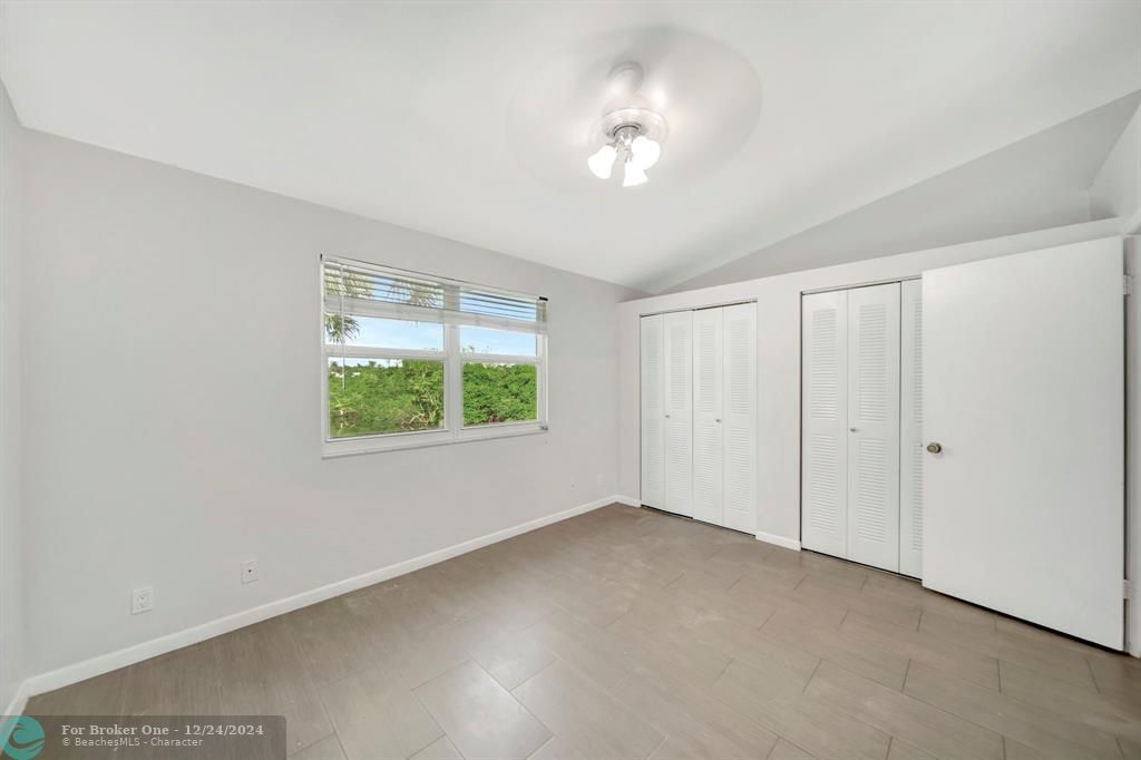 Active With Contract: $2,950 (2 beds, 2 baths, 1056 Square Feet)