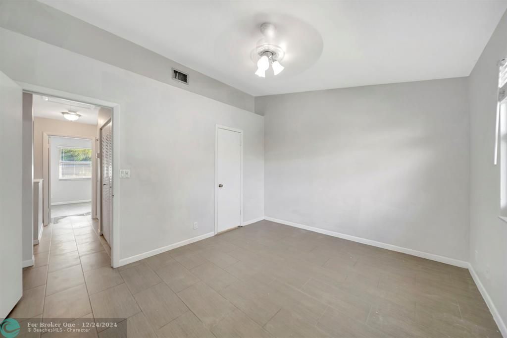 Active With Contract: $2,950 (2 beds, 2 baths, 1056 Square Feet)