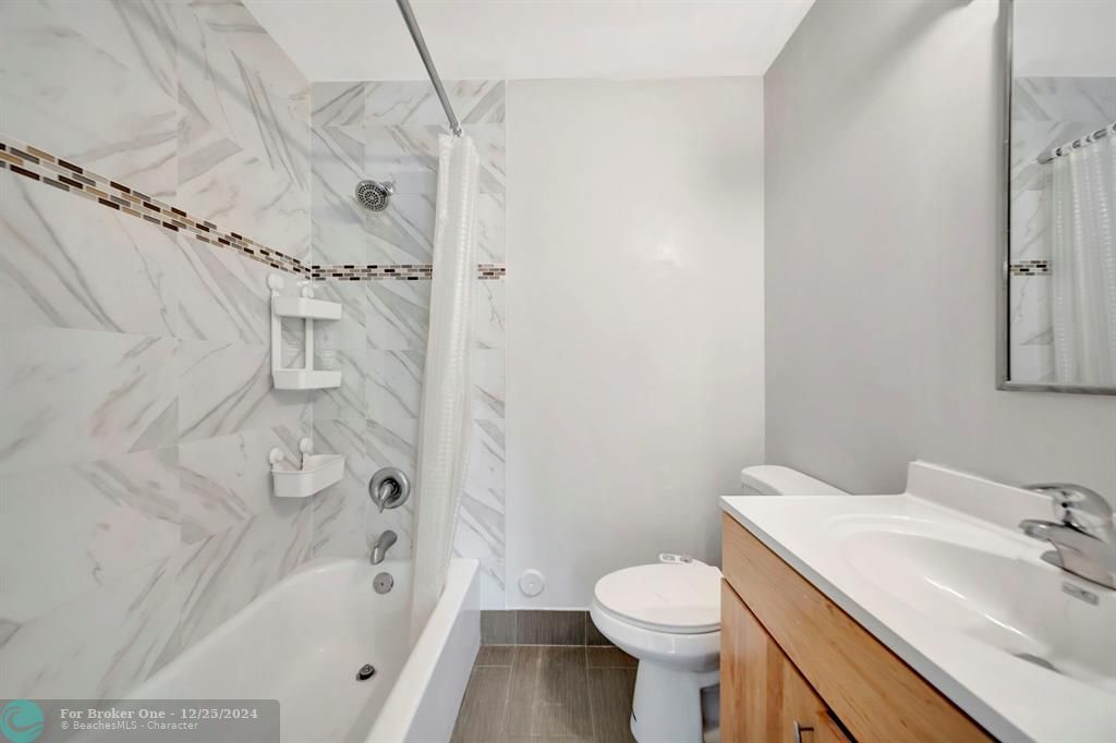 Active With Contract: $2,950 (2 beds, 2 baths, 1056 Square Feet)