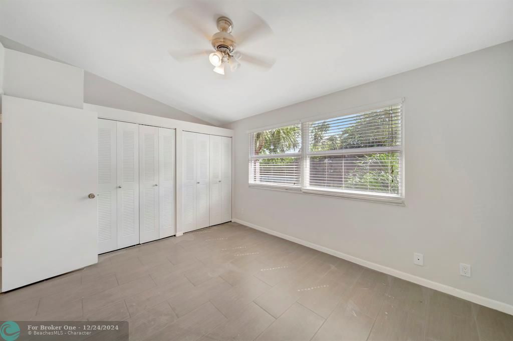 Active With Contract: $2,950 (2 beds, 2 baths, 1056 Square Feet)