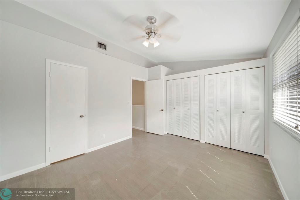 Active With Contract: $2,950 (2 beds, 2 baths, 1056 Square Feet)