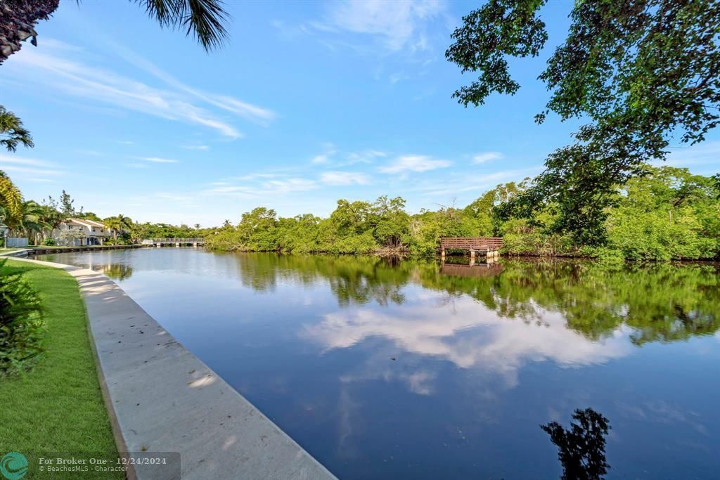 Active With Contract: $2,950 (2 beds, 2 baths, 1056 Square Feet)