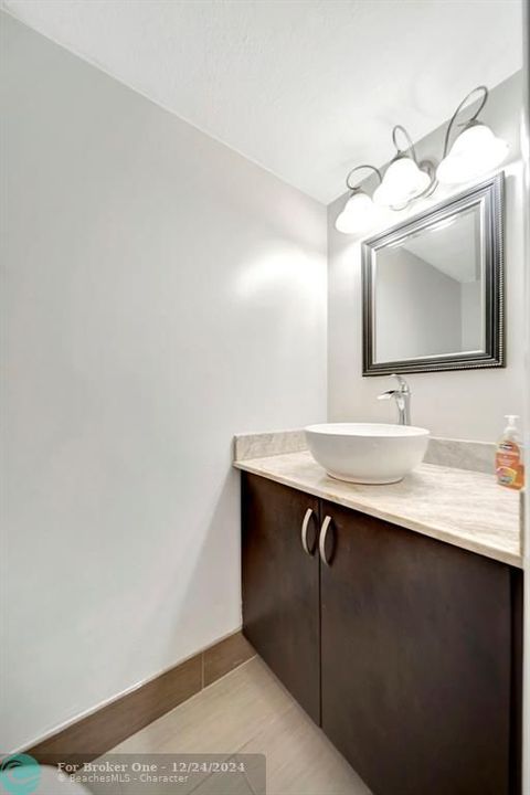 Active With Contract: $2,950 (2 beds, 2 baths, 1056 Square Feet)