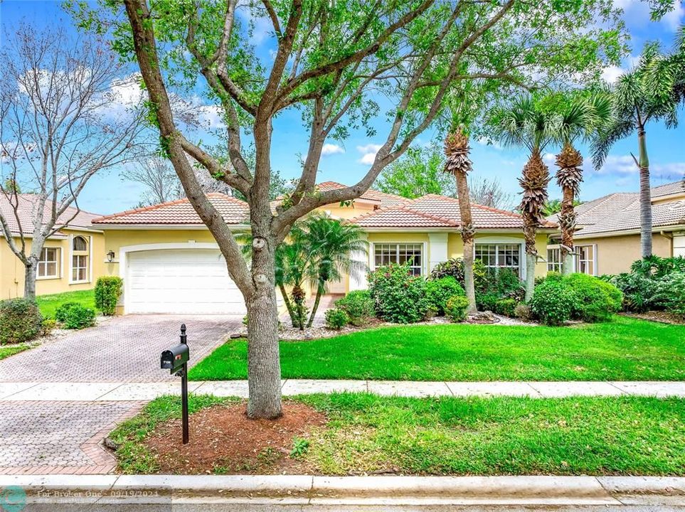 Active With Contract: $699,000 (4 beds, 2 baths, 2839 Square Feet)