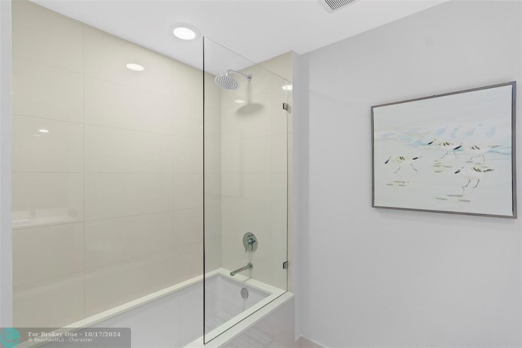 Active With Contract: $6,950 (2 beds, 2 baths, 1088 Square Feet)