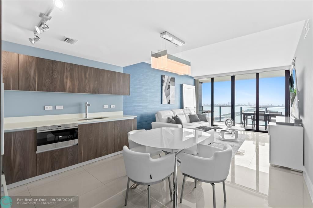 Active With Contract: $6,950 (2 beds, 2 baths, 1088 Square Feet)