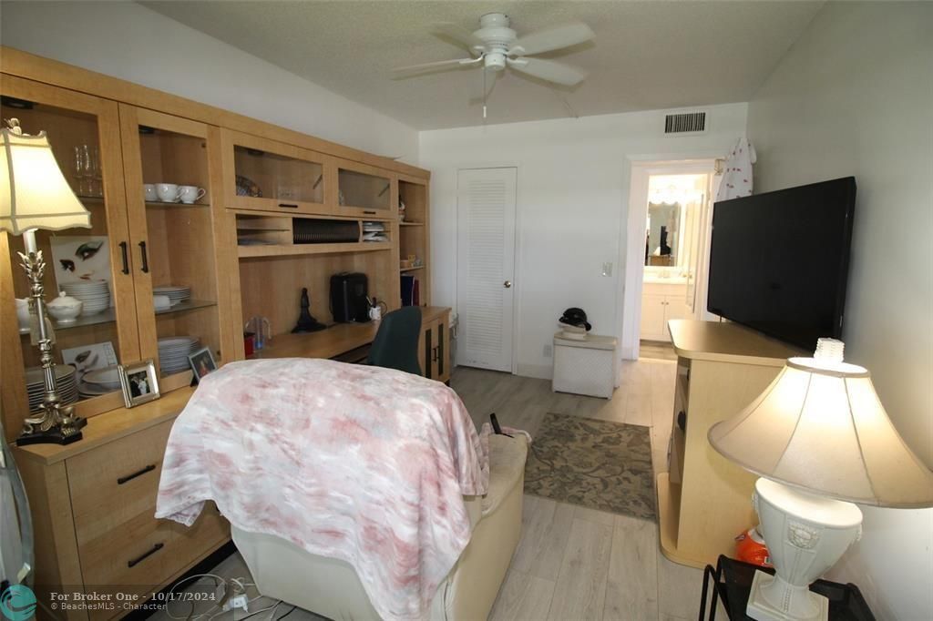 For Sale: $130,000 (2 beds, 1 baths, 840 Square Feet)