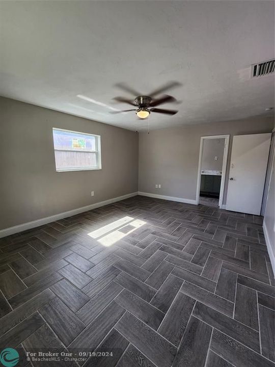 Active With Contract: $3,600 (3 beds, 2 baths, 1320 Square Feet)