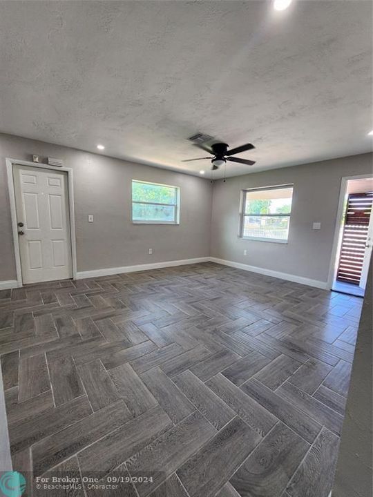 Active With Contract: $3,600 (3 beds, 2 baths, 1320 Square Feet)