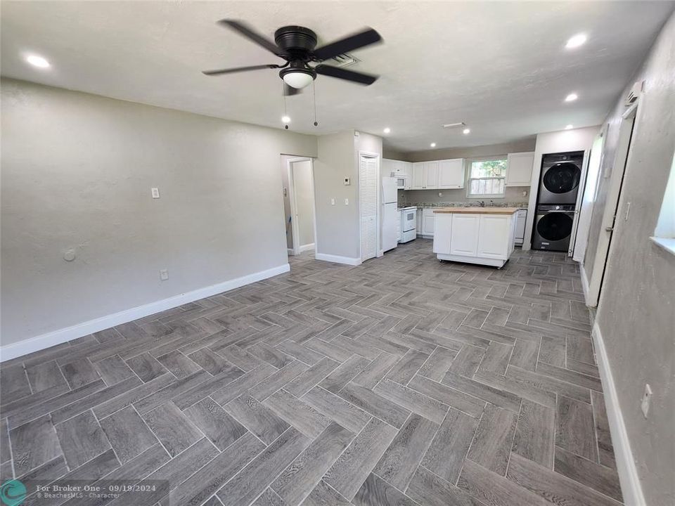 Active With Contract: $3,600 (3 beds, 2 baths, 1320 Square Feet)