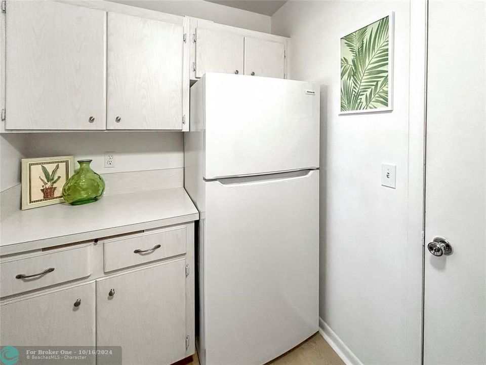 For Sale: $139,500 (1 beds, 1 baths, 650 Square Feet)