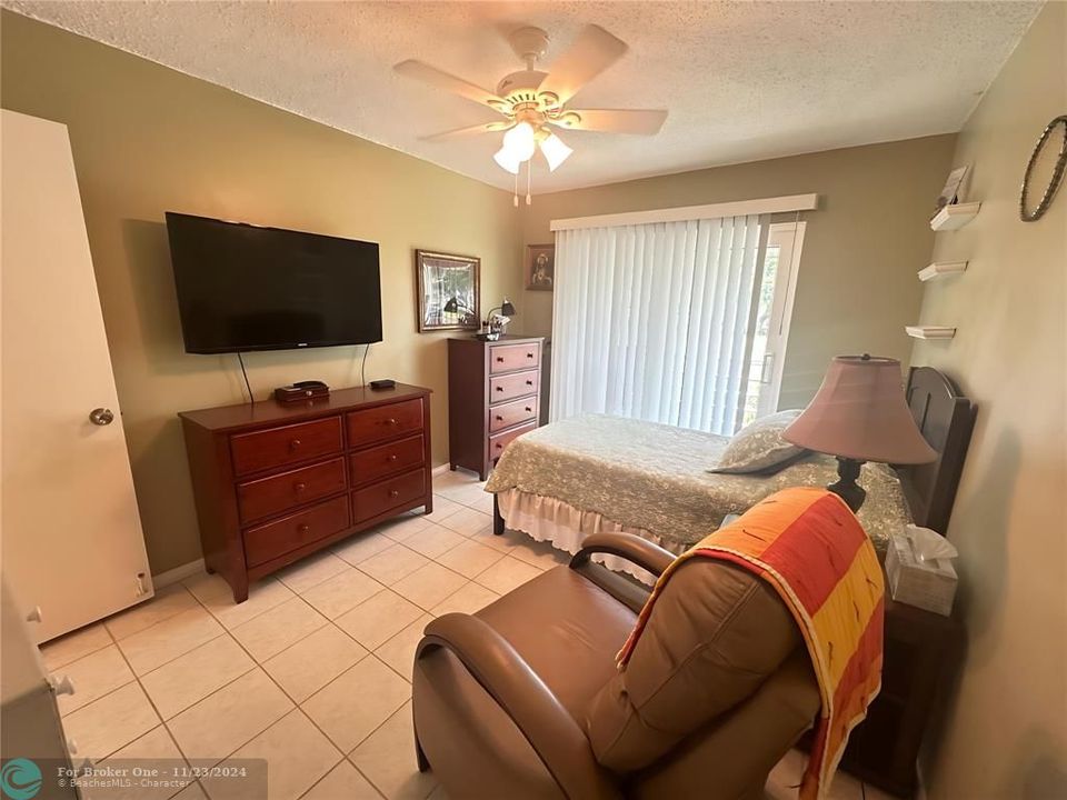 For Sale: $184,000 (2 beds, 1 baths, 820 Square Feet)