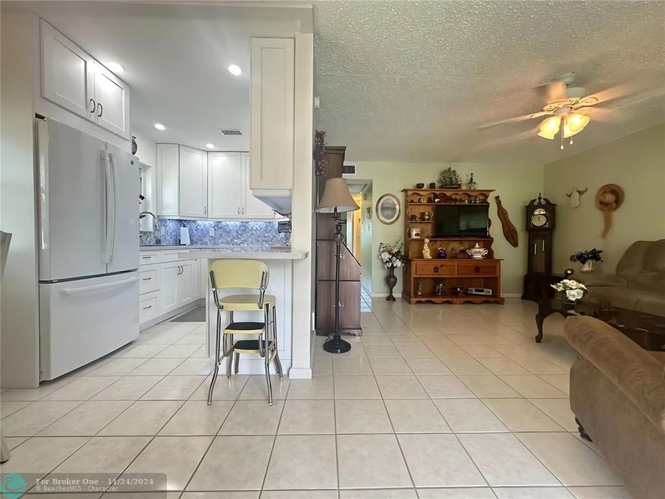 For Sale: $184,000 (2 beds, 1 baths, 820 Square Feet)