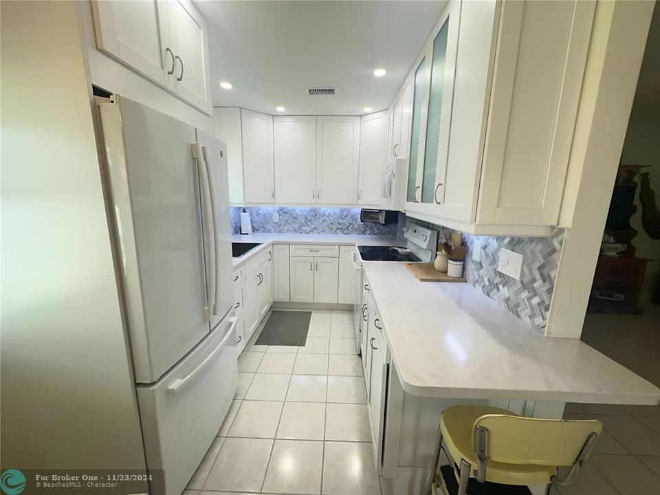 For Sale: $184,000 (2 beds, 1 baths, 820 Square Feet)