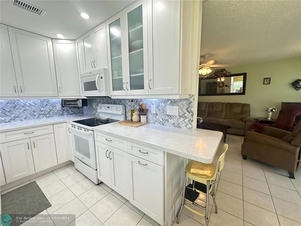 For Sale: $184,000 (2 beds, 1 baths, 820 Square Feet)