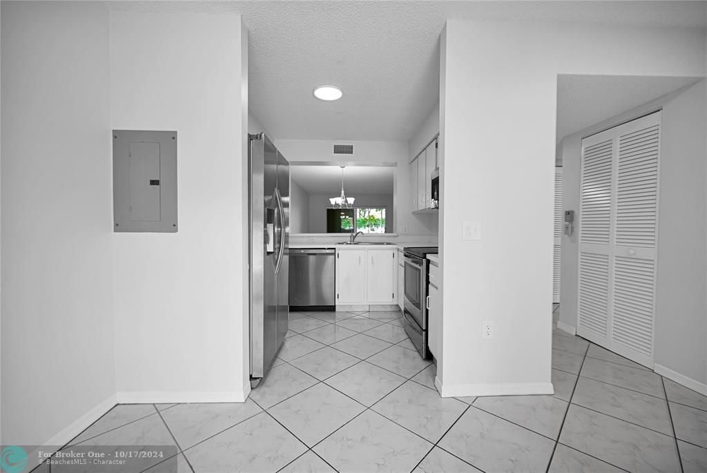 For Sale: $225,000 (2 beds, 2 baths, 1250 Square Feet)