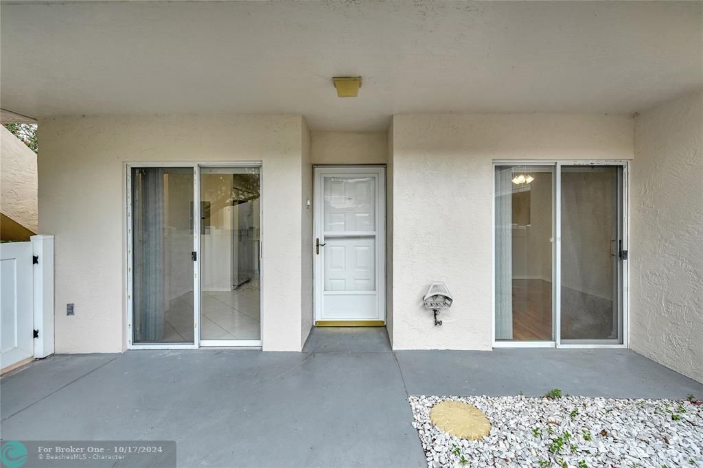 For Sale: $225,000 (2 beds, 2 baths, 1250 Square Feet)