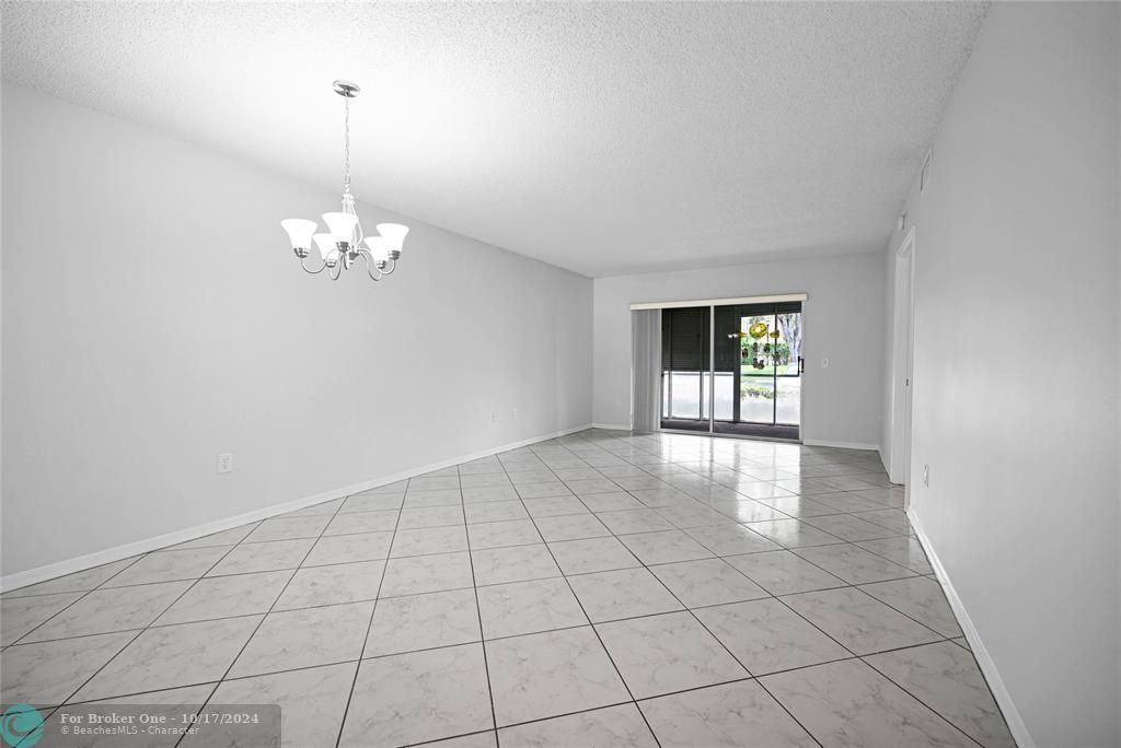 For Sale: $225,000 (2 beds, 2 baths, 1250 Square Feet)