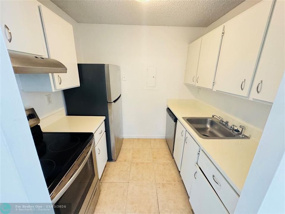 Recently Rented: $1,450 (1 beds, 1 baths, 540 Square Feet)