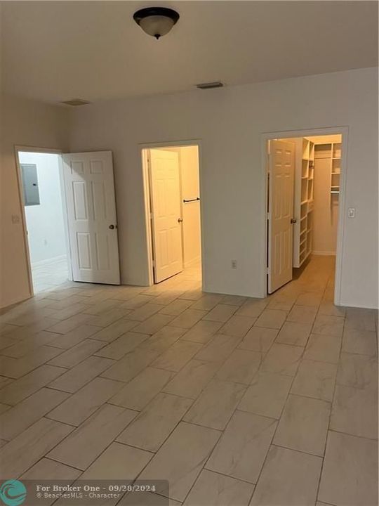 For Rent: $2,800 (4 beds, 2 baths, 1740 Square Feet)