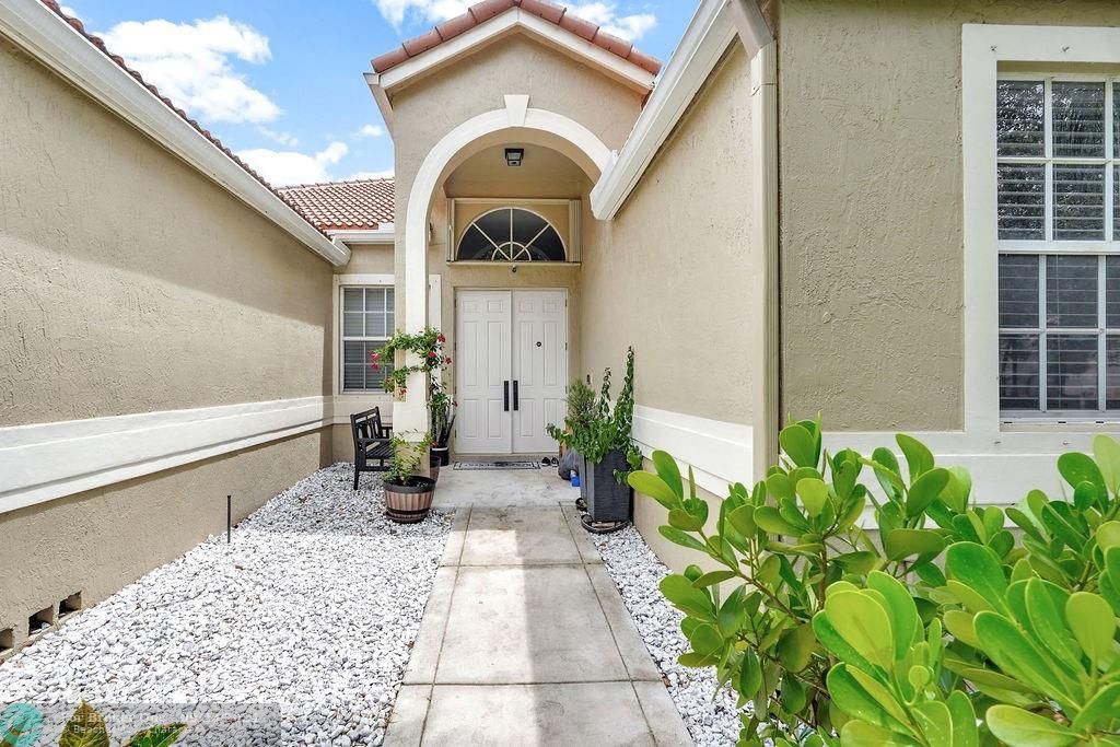 Active With Contract: $5,600 (4 beds, 3 baths, 2171 Square Feet)