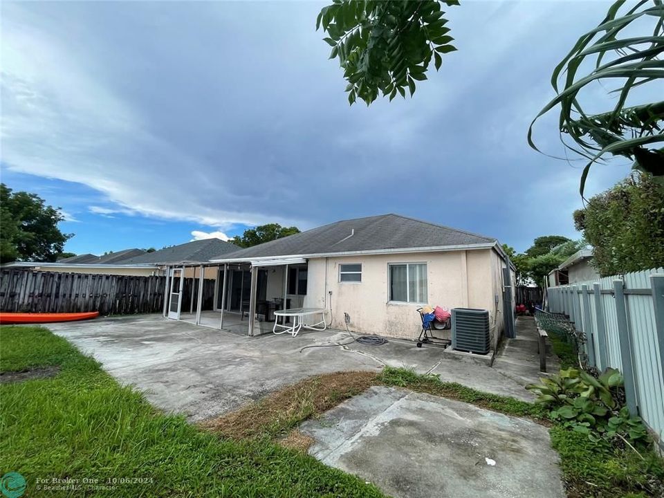 For Sale: $550,000 (4 beds, 2 baths, 1377 Square Feet)