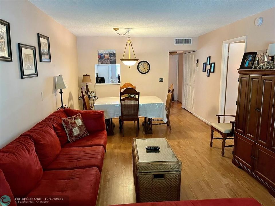 For Sale: $100,000 (1 beds, 1 baths, 728 Square Feet)