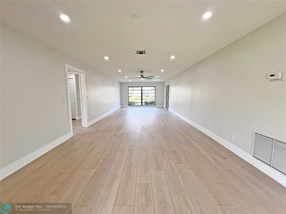 For Sale: $325,000 (2 beds, 2 baths, 1400 Square Feet)