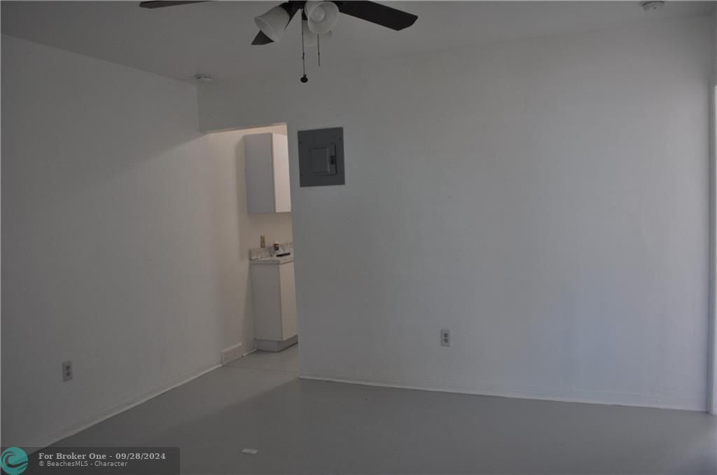 For Sale: $2,000 (2 beds, 2 baths, 726 Square Feet)