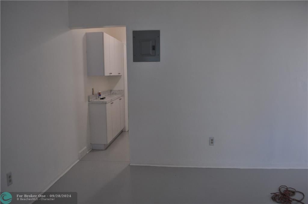 For Sale: $2,000 (2 beds, 2 baths, 726 Square Feet)