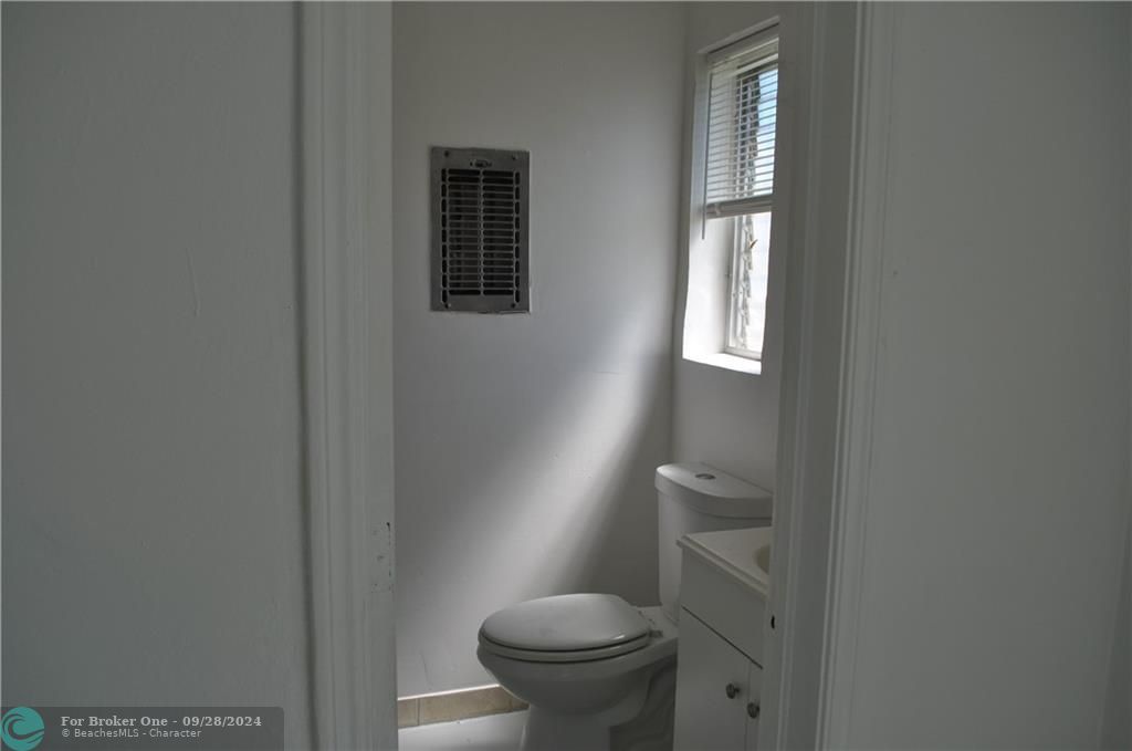 For Sale: $2,000 (2 beds, 2 baths, 726 Square Feet)