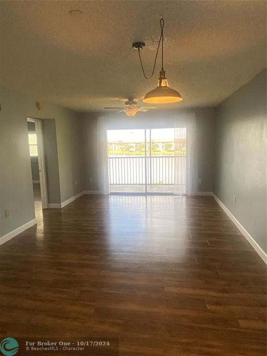 Recently Rented: $2,200 (2 beds, 2 baths, 1137 Square Feet)