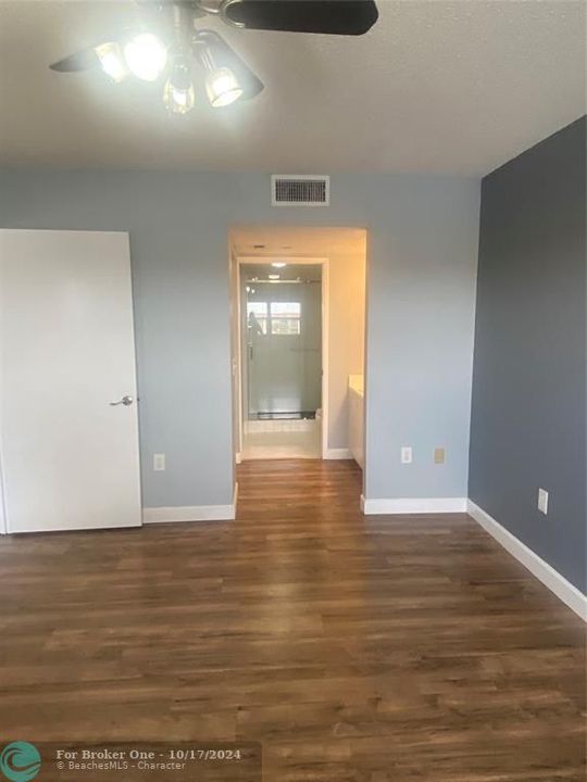 Recently Rented: $2,200 (2 beds, 2 baths, 1137 Square Feet)